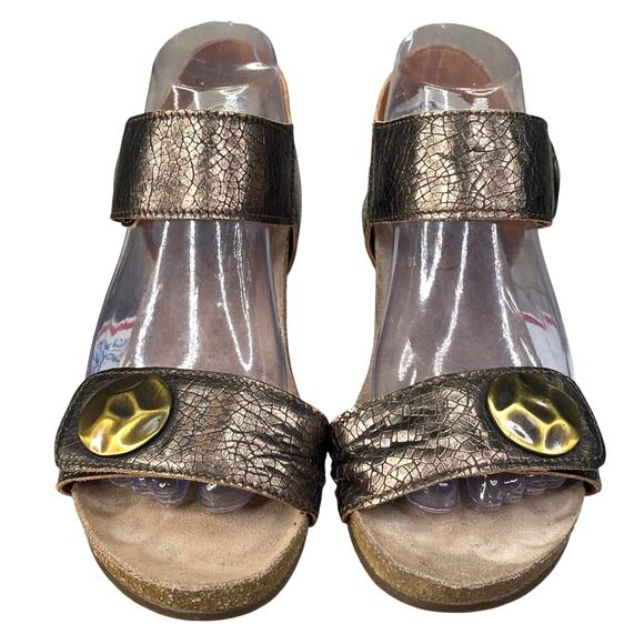 Taos Women’s Pyramid Bronze Leather Wedge Sandal Size 38 US 7/7.5 - Picture 7 of 11